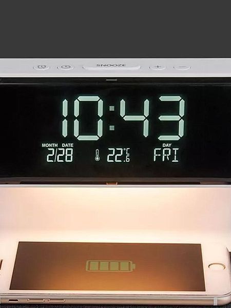 Настільний годинник з бездротовою зарядкою для телефону та підсвічуванням стильні боб 03 фото