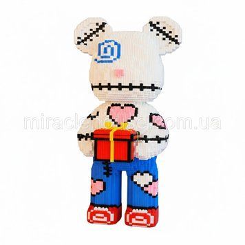 3D конструктор Bearbrick ведмедик з подарунком у руках Magic Blocks DUZ 9133, 6728 деталей, мікроблоки, фігурка 45 см 9133 білий ведмідьподарунок фото