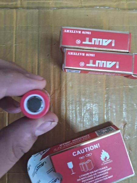 Акумулятор високотоковий батарея AWT IMR 18650 3000 mAh Li-ion Червоний Original 2315018041 фото